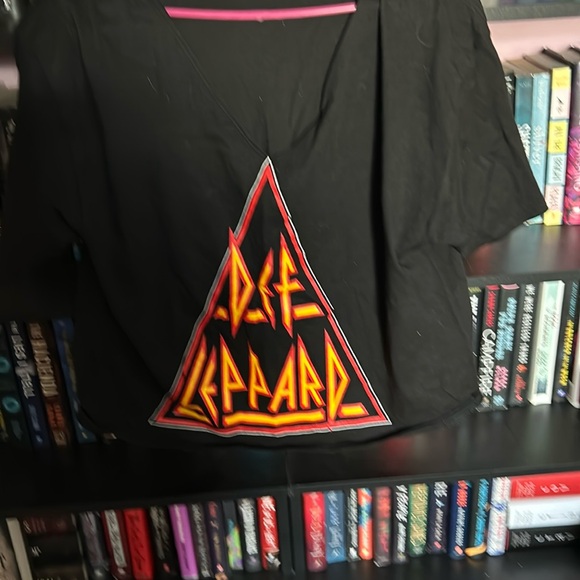 thriftsy’s Tops - Make An Offer black short sleeve Def Lepard Tshirt 👏